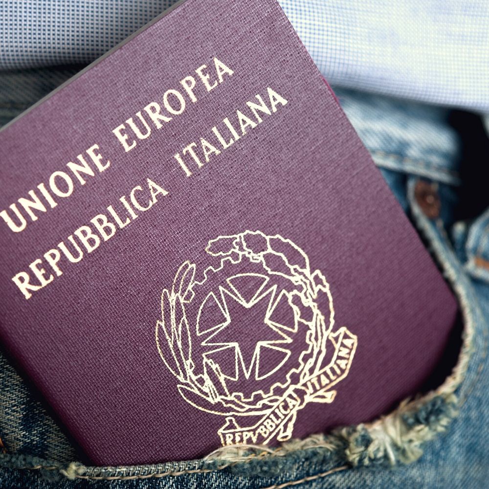 https://www.ciaoviaggi.it/wp-content/uploads/2020/04/passaporto.jpg